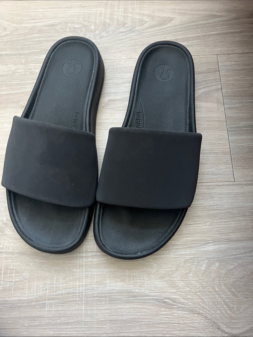 LULULEMON RESTFEEL WOMEN’s
SLIDE BLACK SIZE 9 Sandals Slip-On - Picture 2 of 8
